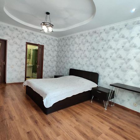 Комната В 4Х Комнатной Квартире Almaty Exterior foto