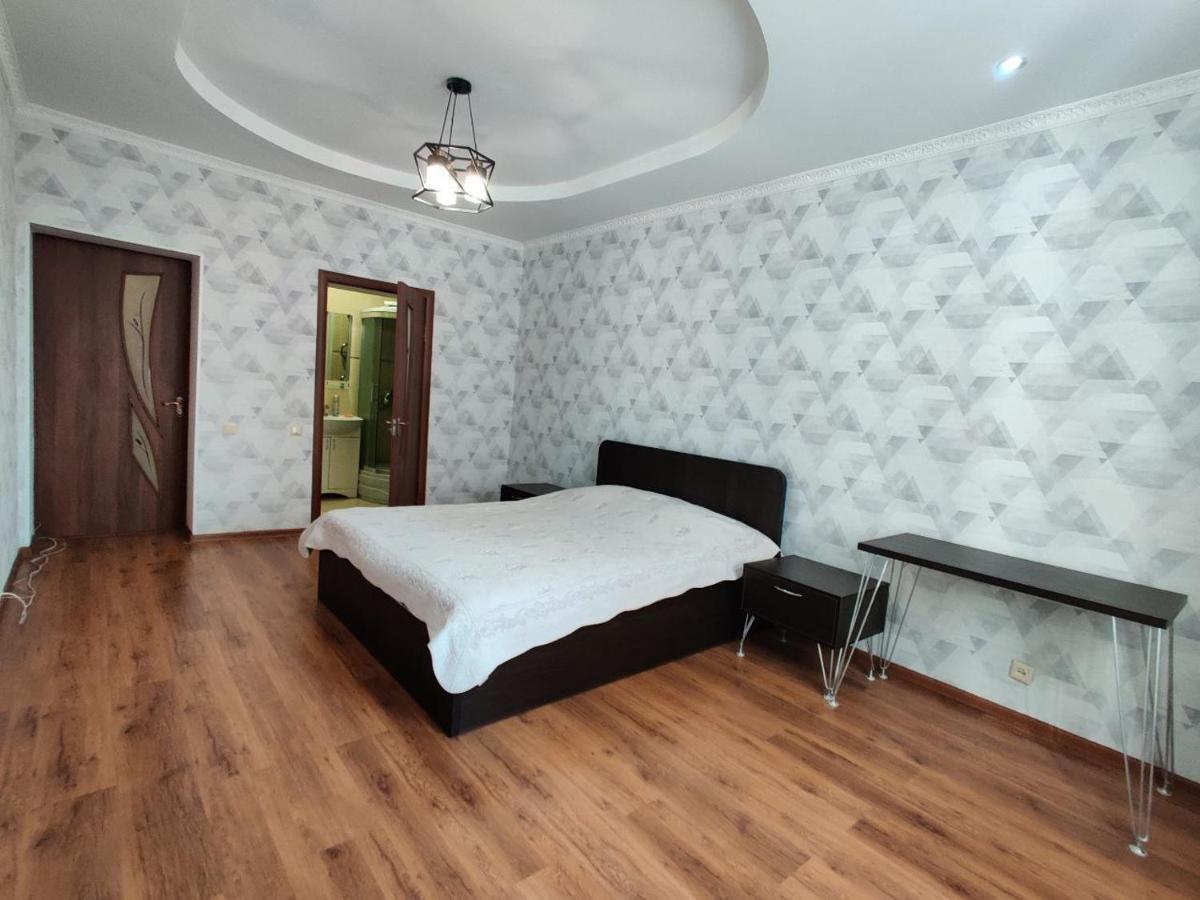Комната В 4Х Комнатной Квартире Almaty Exterior foto